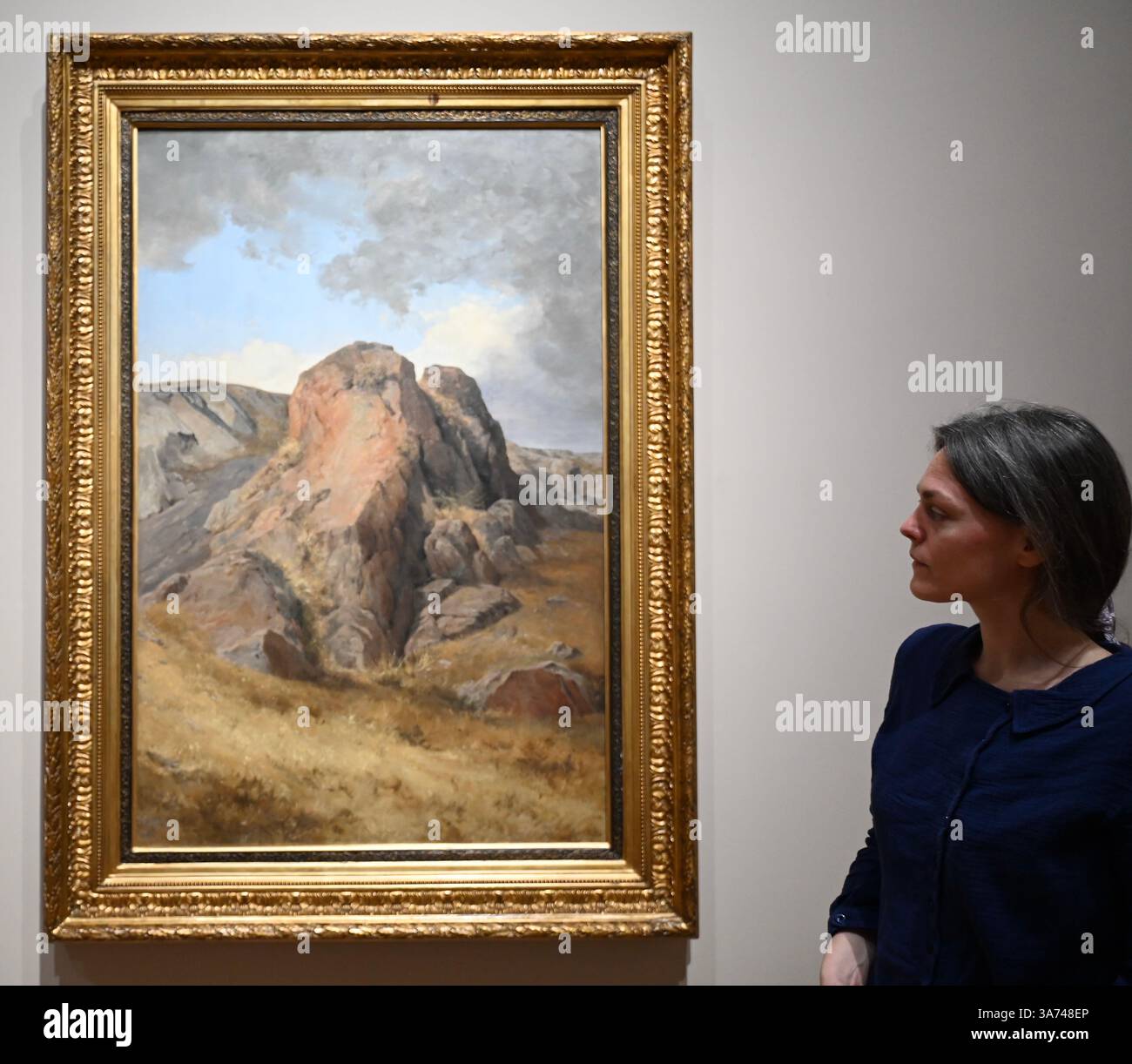 Die erste britische Ausstellung von Mexikos beliebtem Künstler José María Velasco. Velasco, der im 19. Jahrhundert in Mexiko arbeitete, war ein Mann von vielen Interessen. Er war fasziniert von den Fortschritten in der Geologie, der Archäologie seines Heimatlandes, der Erforschung der lokalen Flora und der zunehmenden Industrialisierung. Er malte die weitläufigen Landschaften des Tals von Mexiko, der Heimat des modernen Mexico City, mit exquisiten Details. Sein beeindruckender Panoramablick auf das Tal offenbart Anspielungen auf Mexikos historische Vergangenheit und seine sich schnell modernisierende Gegenwart. Stockfoto