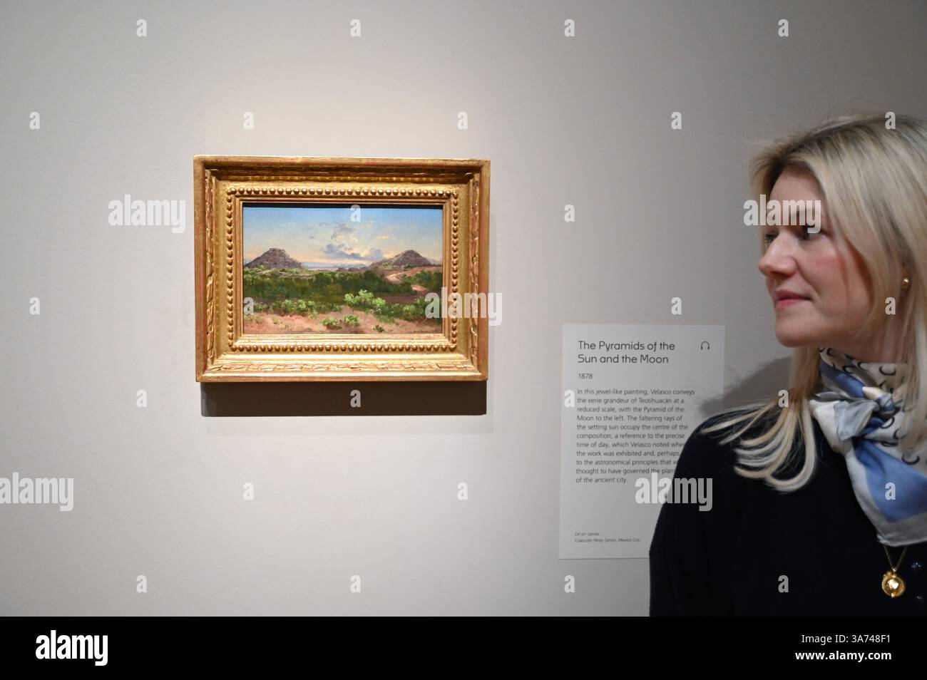 Die erste britische Ausstellung von Mexikos beliebtem Künstler José María Velasco. Velasco, der im 19. Jahrhundert in Mexiko arbeitete, war ein Mann von vielen Interessen. Er war fasziniert von den Fortschritten in der Geologie, der Archäologie seines Heimatlandes, der Erforschung der lokalen Flora und der zunehmenden Industrialisierung. Er malte die weitläufigen Landschaften des Tals von Mexiko, der Heimat des modernen Mexico City, mit exquisiten Details. Sein beeindruckender Panoramablick auf das Tal offenbart Anspielungen auf Mexikos historische Vergangenheit und seine sich schnell modernisierende Gegenwart. Stockfoto