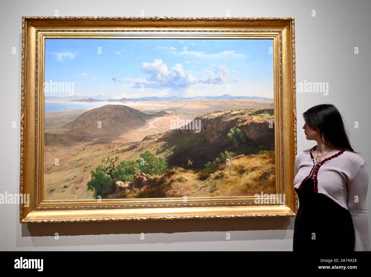 Die erste britische Ausstellung von Mexikos beliebtem Künstler José María Velasco. Velasco, der im 19. Jahrhundert in Mexiko arbeitete, war ein Mann von vielen Interessen. Er war fasziniert von den Fortschritten in der Geologie, der Archäologie seines Heimatlandes, der Erforschung der lokalen Flora und der zunehmenden Industrialisierung. Er malte die weitläufigen Landschaften des Tals von Mexiko, der Heimat des modernen Mexico City, mit exquisiten Details. Sein beeindruckender Panoramablick auf das Tal offenbart Anspielungen auf Mexikos historische Vergangenheit und seine sich schnell modernisierende Gegenwart. Stockfoto