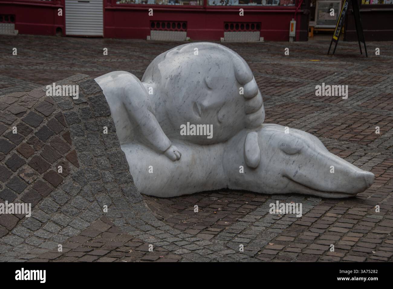 Antwerpen, Belgien 31. Oktober 2023, die Skulptur „Nello und Patrasche“ vor der Kathedrale unserer Lieben Frau Stockfoto