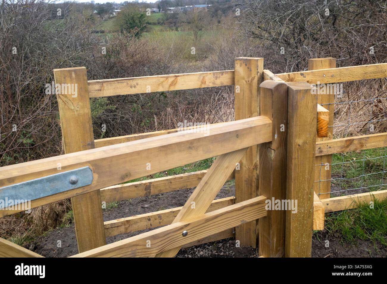Neues hölzernes Kissing Gate Stockfoto
