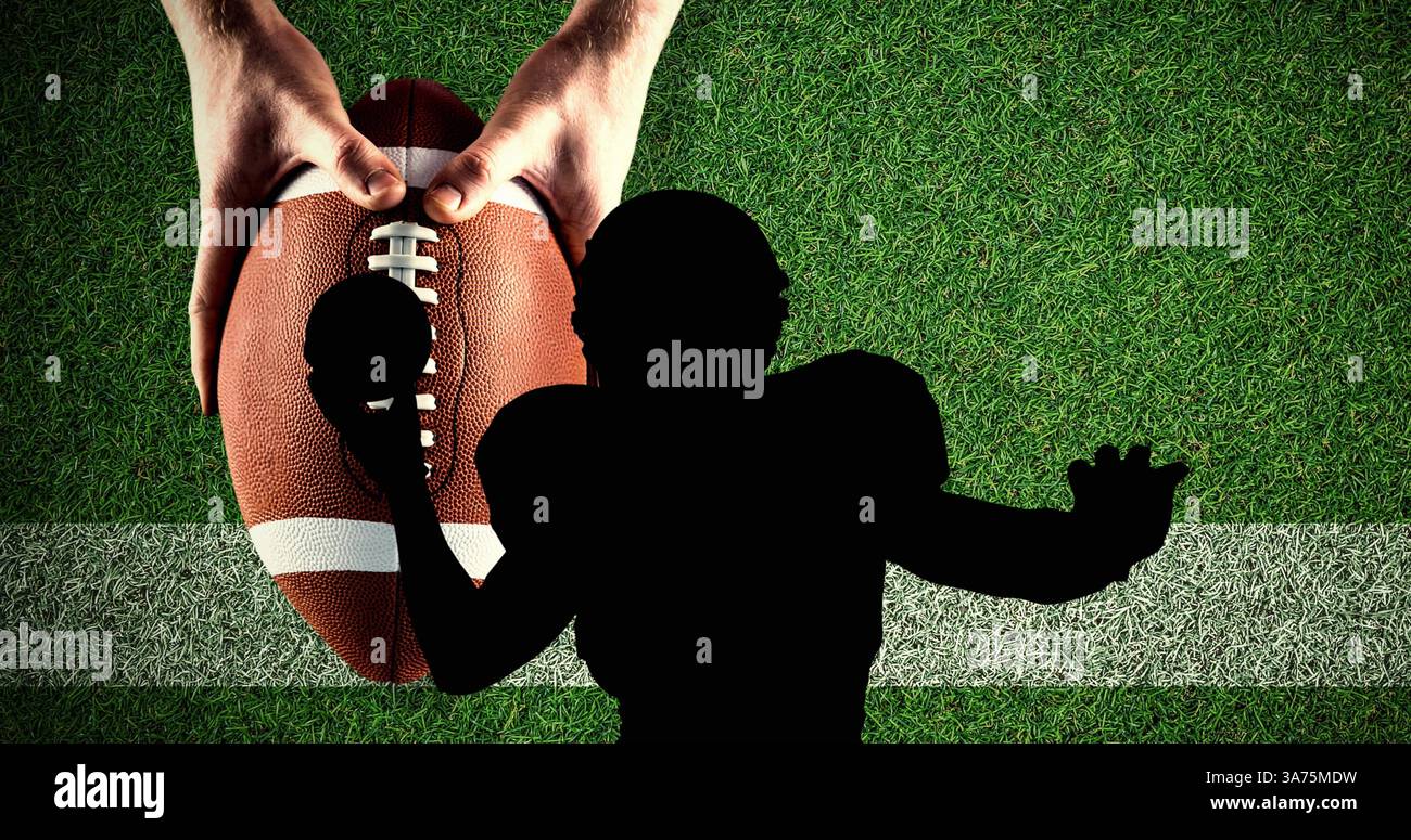 Bild von goldenem Konfetti über der Silhouette eines american Football-Spielers und Händen, die Fußball halten Stockfoto