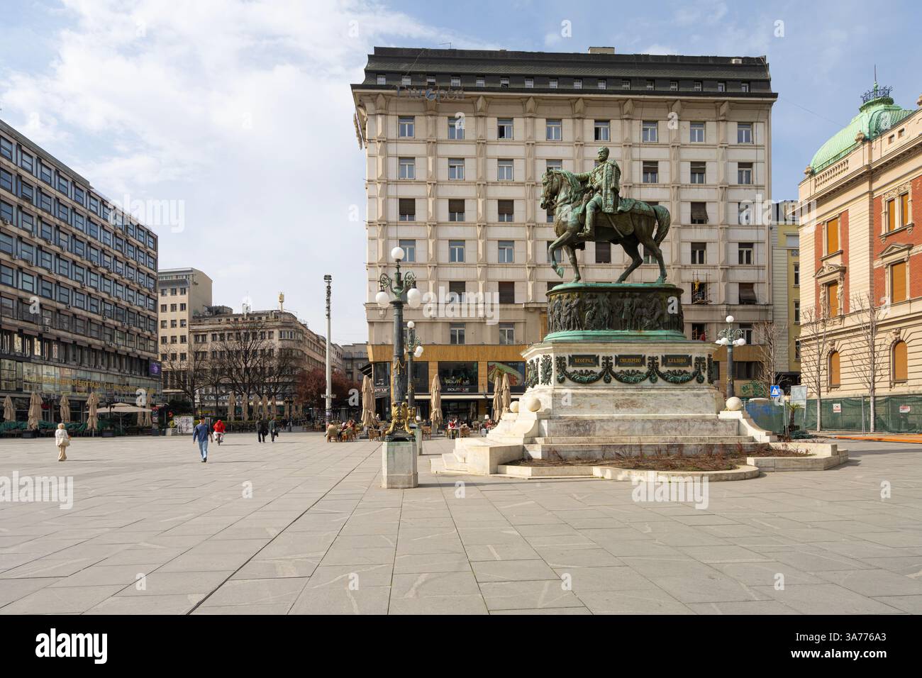 Belgrad, Serbien. März 2025. Die Reiterstatue des Prinzen Mihailo Monuments auf dem Platz der Republik im Stadtzentrum Stockfoto