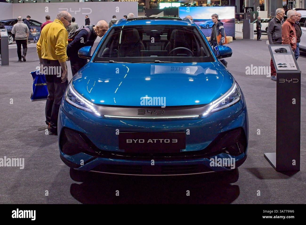 Pasila, Helsinki, Finnland – 14. März. 2025: BYD Atto 3 Elektroauto bei AUTO 25 und Mobility Show im Messukeskus Helsinki. Stockfoto