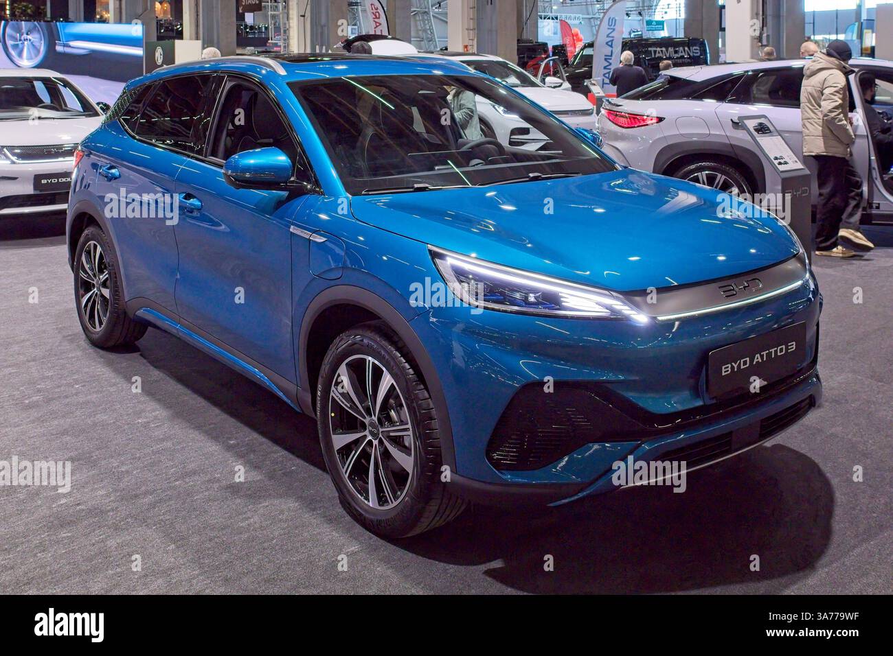 Pasila, Helsinki, Finnland – 14. März. 2025: BYD Atto 3 Elektroauto bei AUTO 25 und Mobility Show im Messukeskus Helsinki. Stockfoto