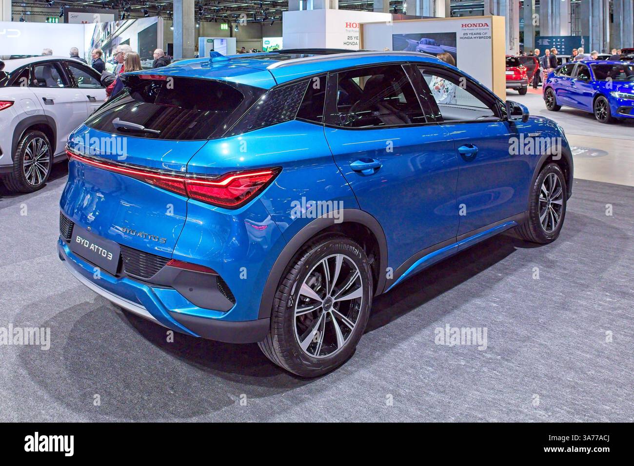 Pasila, Helsinki, Finnland – 14. März. 2025: BYD Atto 3 Elektroauto bei AUTO 25 und Mobility Show im Messukeskus Helsinki. Stockfoto