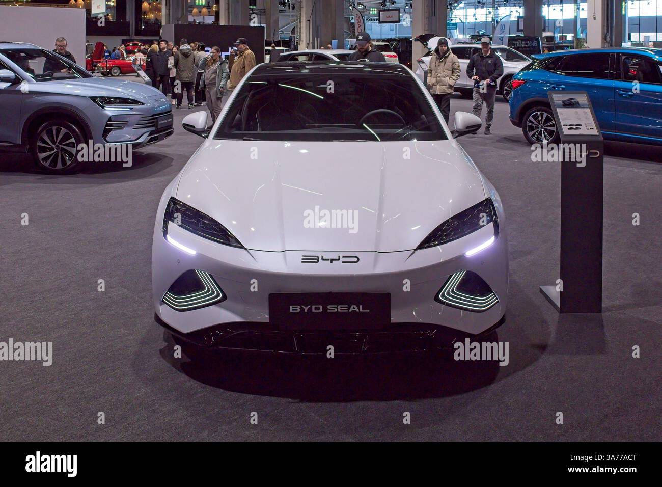 Pasila, Helsinki, Finnland – 14. März. 2025: Elektroauto BYD Seal auf der AUTO 25 und Mobility Show im Messukeskus Helsinki. Stockfoto
