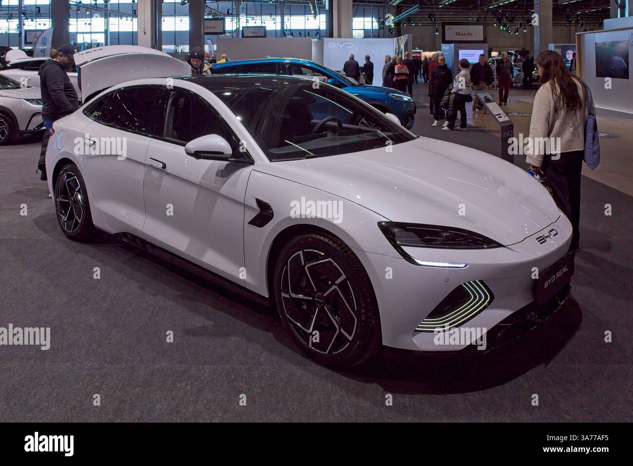 Pasila, Helsinki, Finnland – 14. März. 2025: Elektroauto BYD Seal auf der AUTO 25 und Mobility Show im Messukeskus Helsinki. Stockfoto