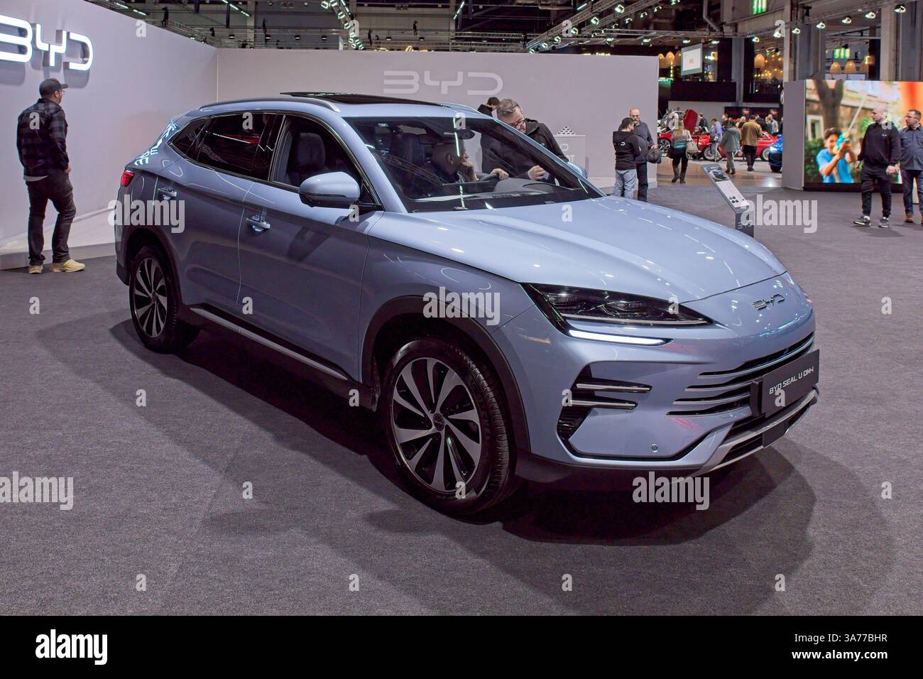 Pasila, Helsinki, Finnland – 14. März. 2025: BYD Seal U DM-i Elektroauto bei AUTO 25 und Mobility Show im Messukeskus Helsinki. Stockfoto