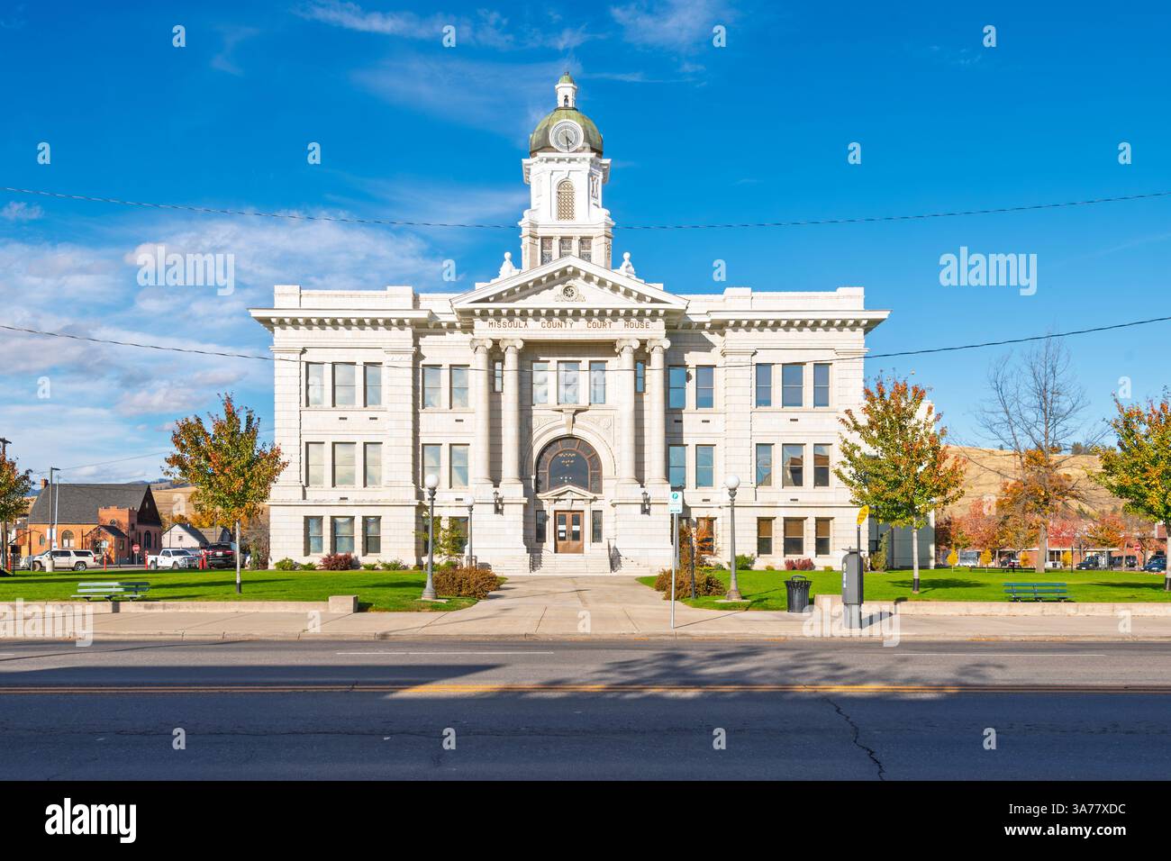 Das historische Missoula County Courthouse wurde 1908 erbaut und ist heute im National Register of Historic Places in der Innenstadt von Missoula, Montana, eingetragen. Stockfoto