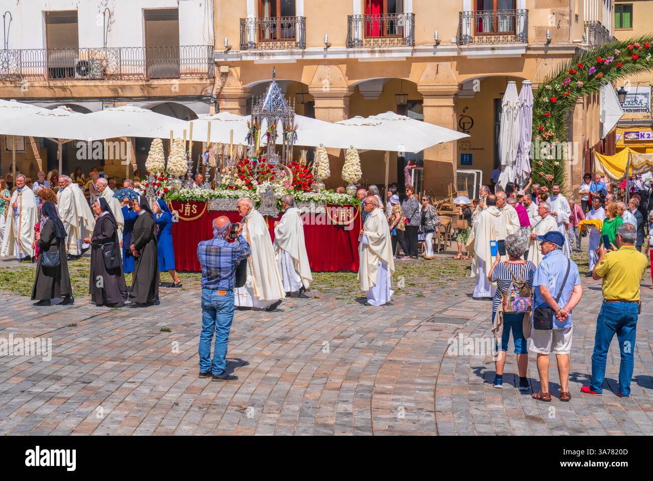 Caceres Spanien religiöse Parade spanische Feier Plaza Mayor UNESCO-Weltkulturerbe Stadt Stockfoto