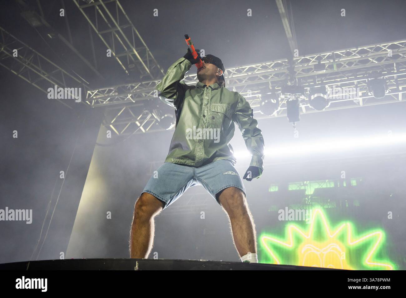 Mailand, Italien. 26. März 2025. Konzert der kolumbianischen Sängerin Feid (Salomòn Villada Hoyos) live im Fabrique Mailand, Italien. Quelle: Alessia Belotti/Alamy Live News Stockfoto