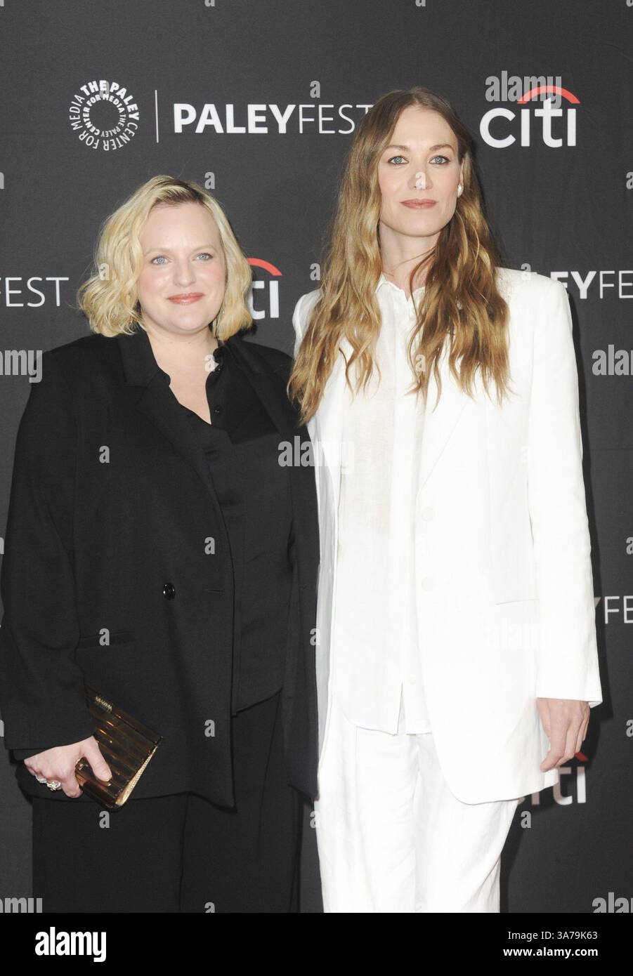 CA. 26. März 2025. Elizabeth Moss, Yvonne Strahovski bei Arrivals for THE HANDMAID's STORY im PaleyFest LA, Dolby Theater in Hollywood, Los Angeles, CA, 26. März 2025. Quelle: Elizabeth Goodenough/Everett Collection/Alamy Live News Stockfoto
