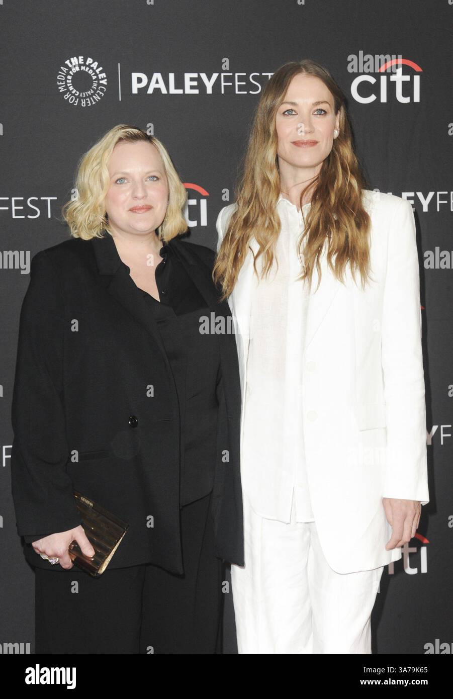 CA. 26. März 2025. Elizabeth Moss, Yvonne Strahovski bei Arrivals for THE HANDMAID's STORY im PaleyFest LA, Dolby Theater in Hollywood, Los Angeles, CA, 26. März 2025. Quelle: Elizabeth Goodenough/Everett Collection/Alamy Live News Stockfoto