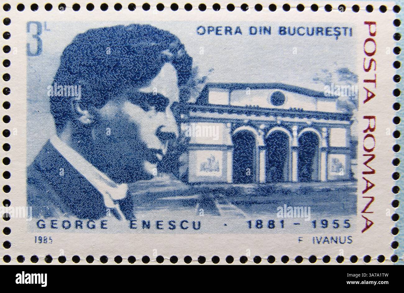 ISTANBUL, TÜRKEI - 03. JANUAR 2021: Rumänische Briefmarke zeigt Europäisches Musikjahr, Theater Bukarest, George Enescu um 1984 Stockfoto