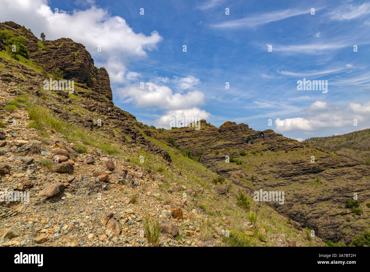 Sedimentgestein in den Schluchten des Garagassa Valley bei Rossiglione in der Provinz Genua, Italien Stockfoto