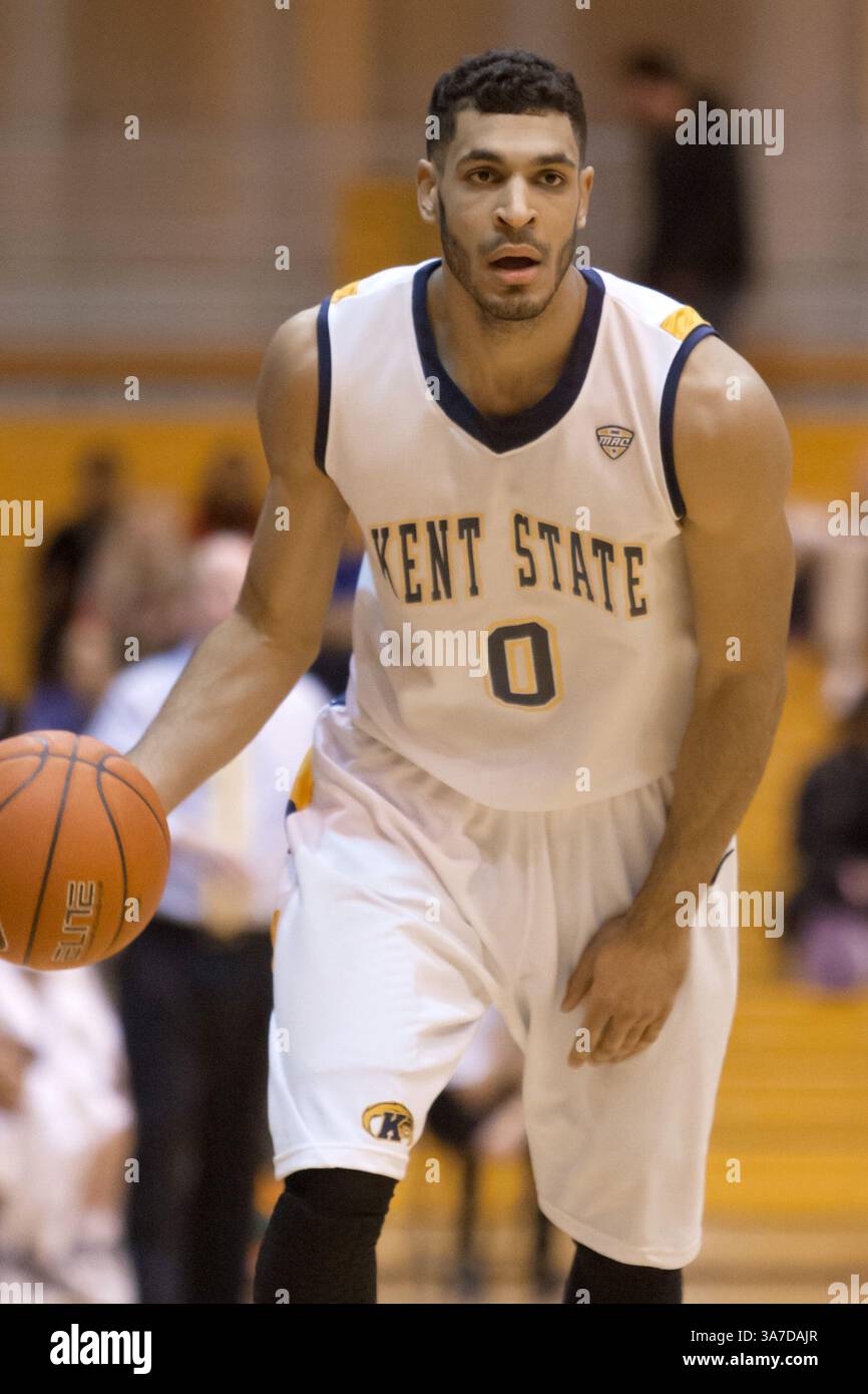 Jan. 2013 - Kent, Ohio, USA S - Kent State G BRYSON POPE (0) mit dem Basketball während der ersten Halbzeit gegen Toledo. Die Toledo Rockets besiegten die Kent State Golden Flashes 70-58 im Spiel im MAC Center in Kent, Ohio. (Kreditbild: © Frank Jansky/ZUMAPRESS.com) Stockfoto