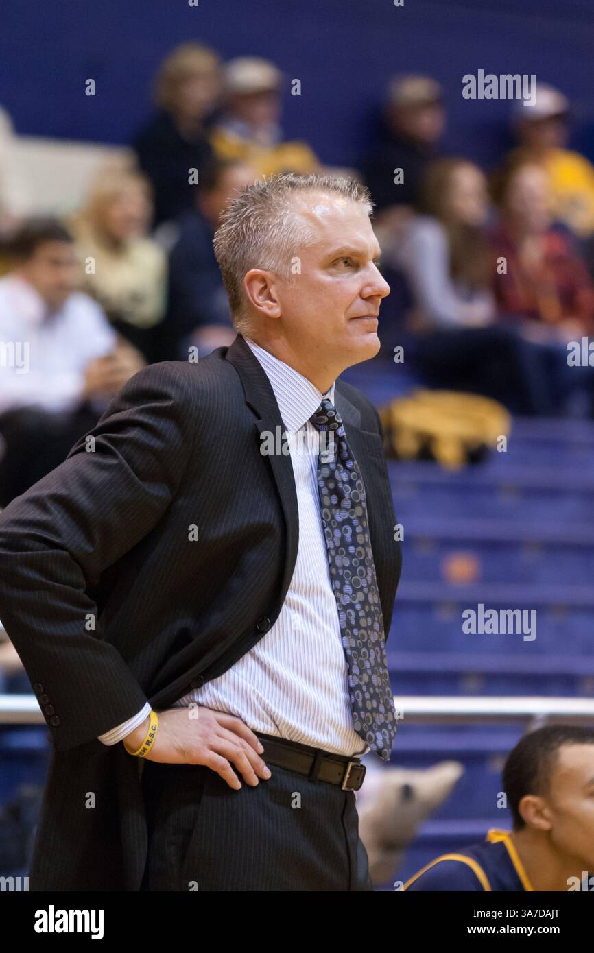 Jan. 2013 - Kent, Ohio, USA S - Toledo-Cheftrainer tot KOWALCZYK in der ersten Halbzeit gegen Kent State. Die Toledo Rockets besiegten die Kent State Golden Flashes 70-58 im Spiel im MAC Center in Kent, Ohio. (Kreditbild: © Frank Jansky/ZUMAPRESS.com) Stockfoto