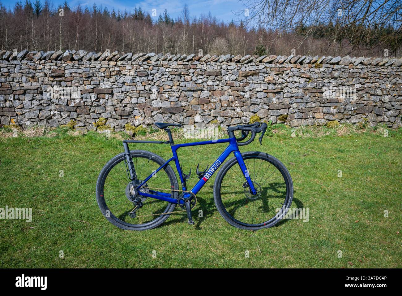 Ein Northroad-Schotterrad auf den Gisburn Forest Trails, Bowland, Lancashire, Großbritannien Stockfoto