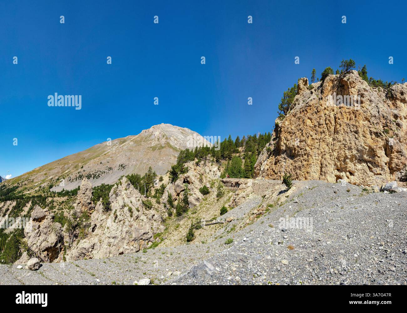 Rotsformaties van de Col d'Izoard, Casse Deserte , Cervières, Frankreich, Landschaft, Sommer, Berge, Hügel, Stockfoto