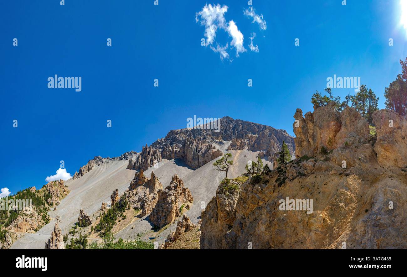 Rotsformaties van de Col d'Izoard, Casse Deserte, Cervières, Frankreich, Landschaft, Sommer, Berge, Hügel, Stockfoto