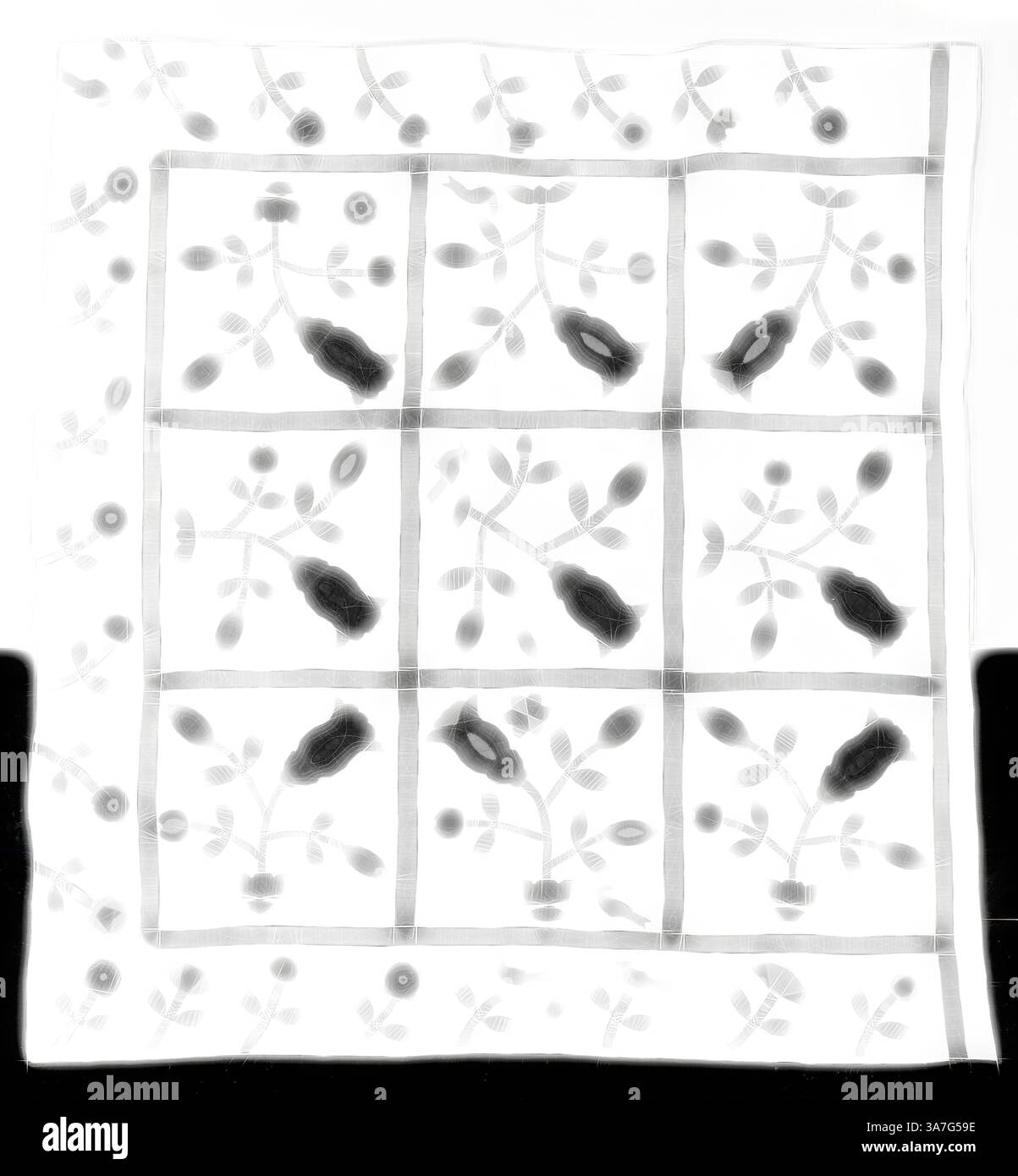 Ein zarter Stoff mit einem gemusterten Design aus stilisierten Blumen und Blättern in einem rasterartigen Format. Die komplizierten Details schaffen eine subtile Eleganz und unterstreichen die gesamte Ästhetik., Klassische Kunst mit modernem Touch neu interpretiert von Artotop, Bettbezug (Kürbisblütenquilt), 1848/50, möglicherweise hergestellt von Mrs. George F. Gale, USA, Michigan, Washtenaw County, Michigan, Michigan, Baumwolle, Leinwandbindung, appliziert, in Satin gestickt, Ketten- und Laufstiche, Maschinenstich gesteppt, eingefasst Stockfoto
