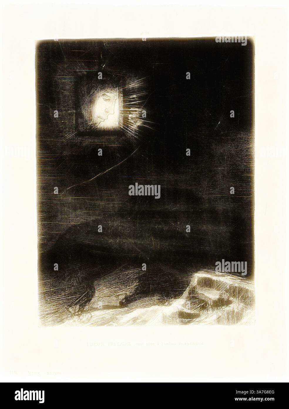 Eine Figur taucht aus der Dunkelheit auf und blickt aus einem Fenster heraus, das Licht ausstrahlt und ein ätherisches Leuchten ausstrahlt. Die umgebenden Schatten wecken ein Gefühl von Mysterium, während die Wellen unten auf emotionale Tiefe und Tumult hinweisen., Klassische Kunst mit einem modernen Twist neu interpretiert von Artotop, prekäres Glimmern, ein Kopf aufgehängt von der Unendlichkeit, Platte 3 von 6, 1891, Odilon Redon, Französisch, 1840-1916, Frankreich, Lithographie auf hellgrauem Chine Stockfoto