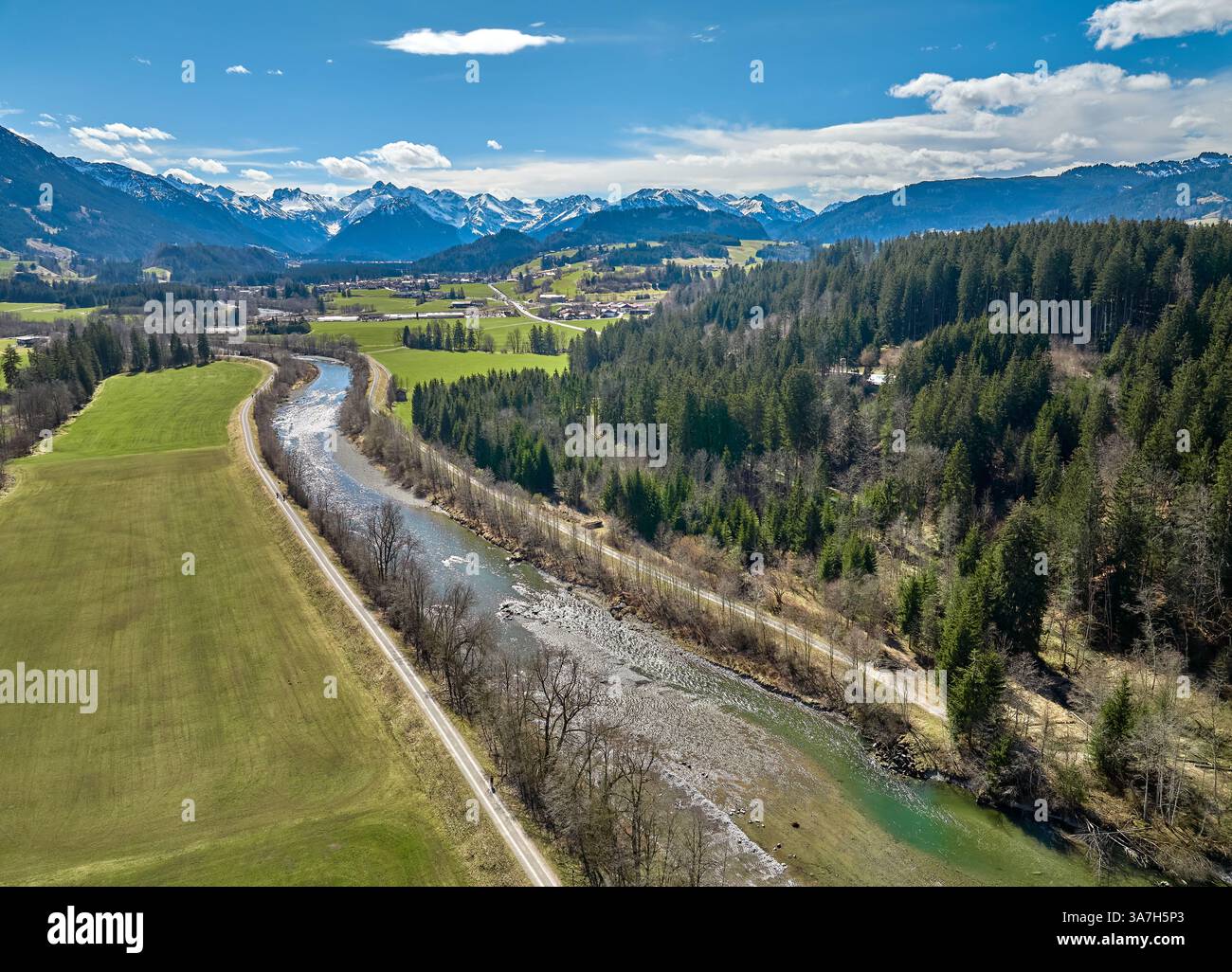 Luftaufnahme des oberen Iller-Tals in den Allgäuer Alpen neben Oberstdorf in Bayern Stockfoto