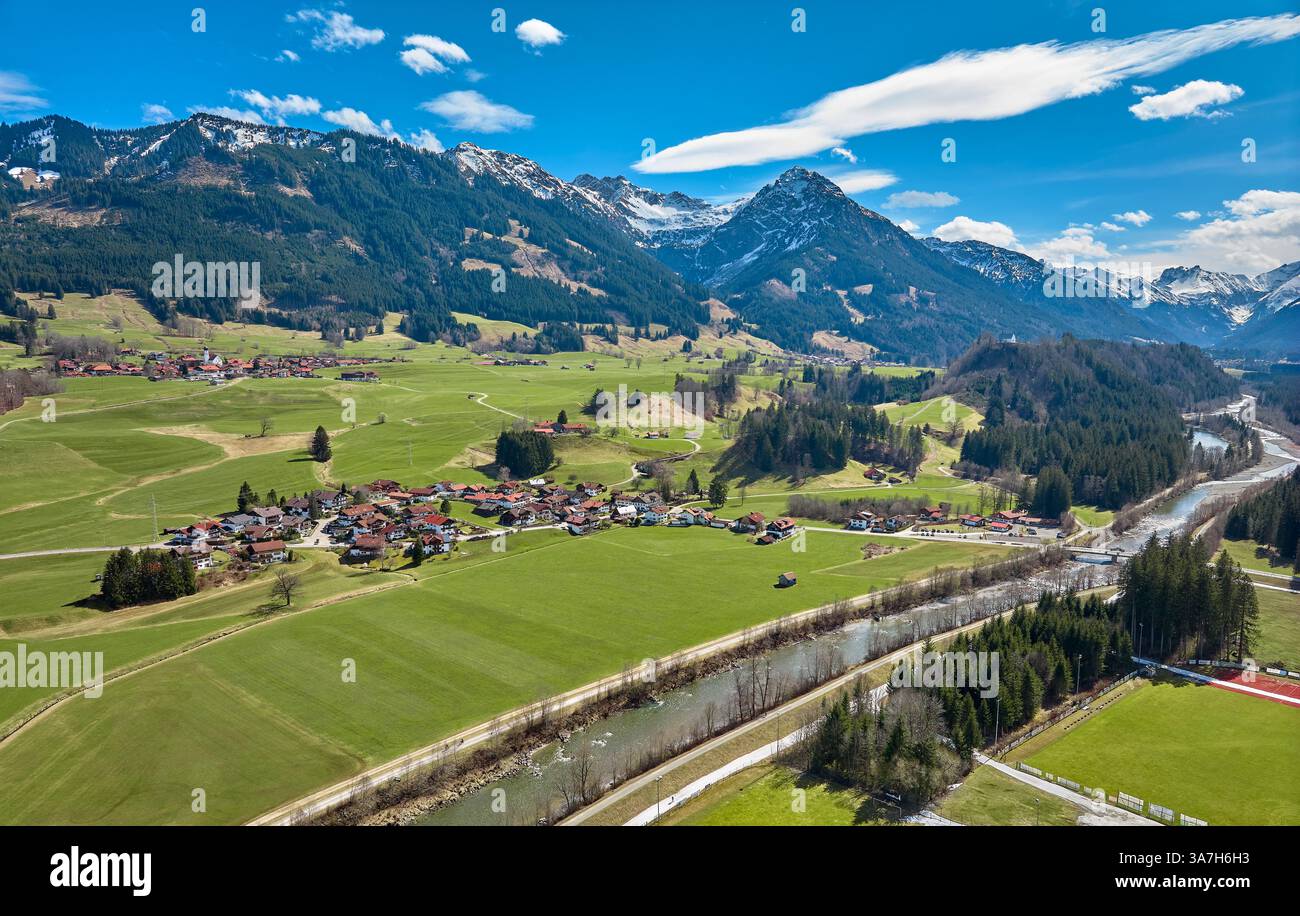 Luftaufnahme des oberen Iller-Tals in den Allgäuer Alpen neben Oberstdorf in Bayern Stockfoto