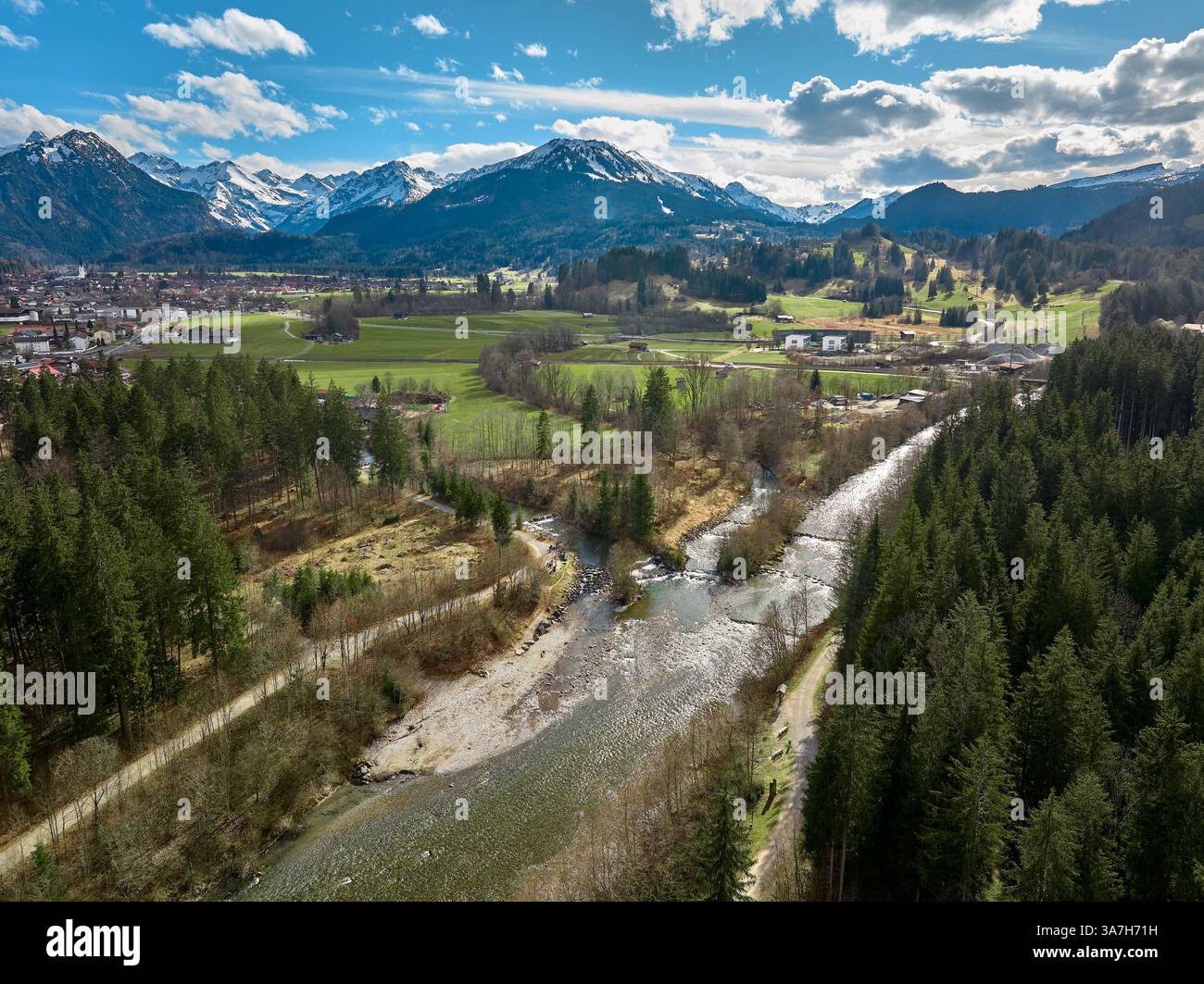 Luftaufnahme des Ursprungs der Iller in den Allgäuer Alpen bei Oberstdorf in Bayern Stockfoto