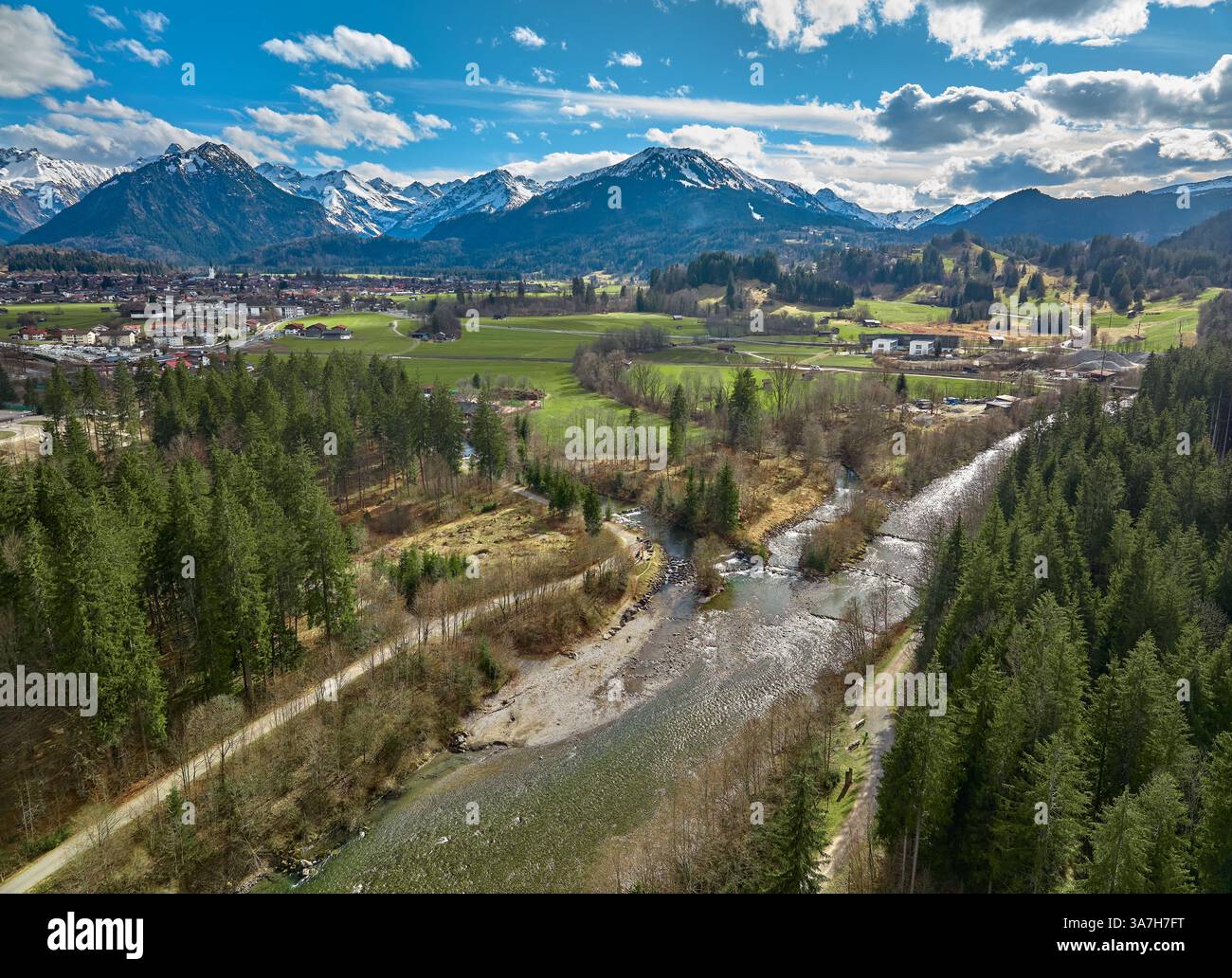 Luftaufnahme des Ursprungs der Iller in den Allgäuer Alpen bei Oberstdorf in Bayern Stockfoto