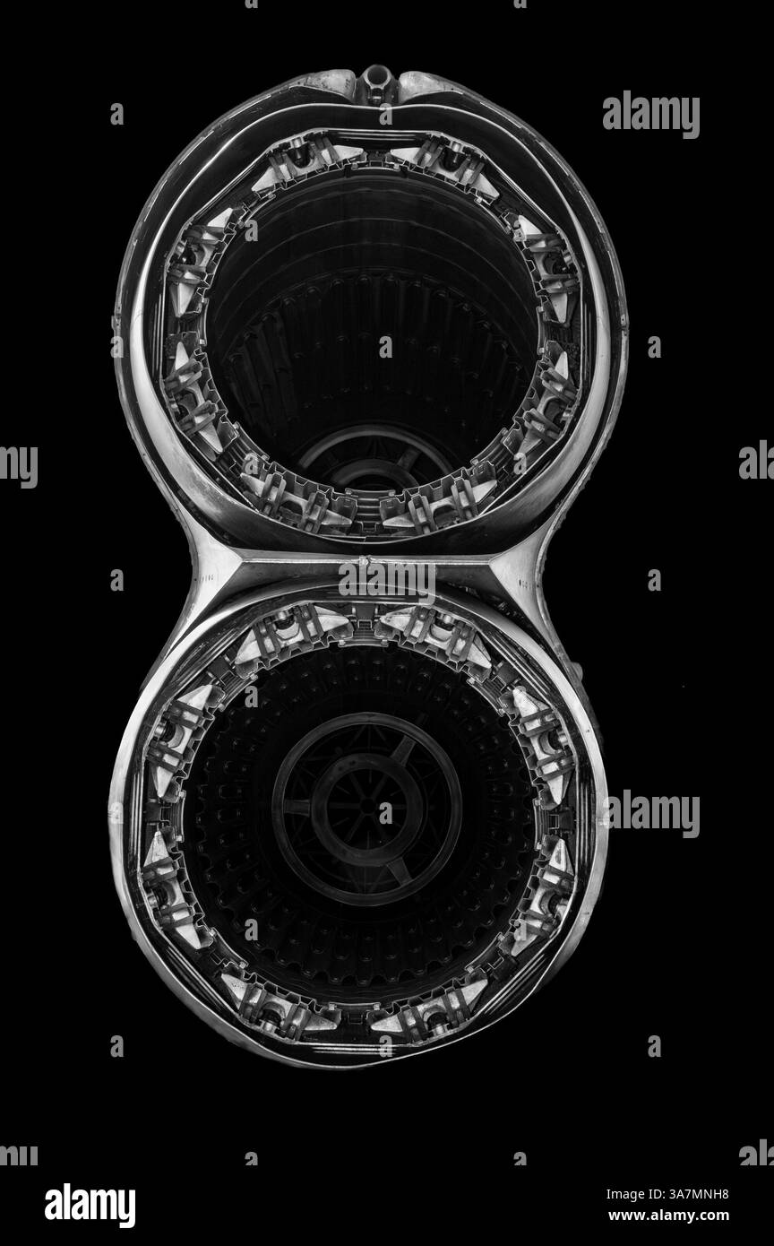 Nahaufnahme von Düsen mit Jet Engine, die industrielle Funktionen in Schwarzweiß darstellen Stockfoto