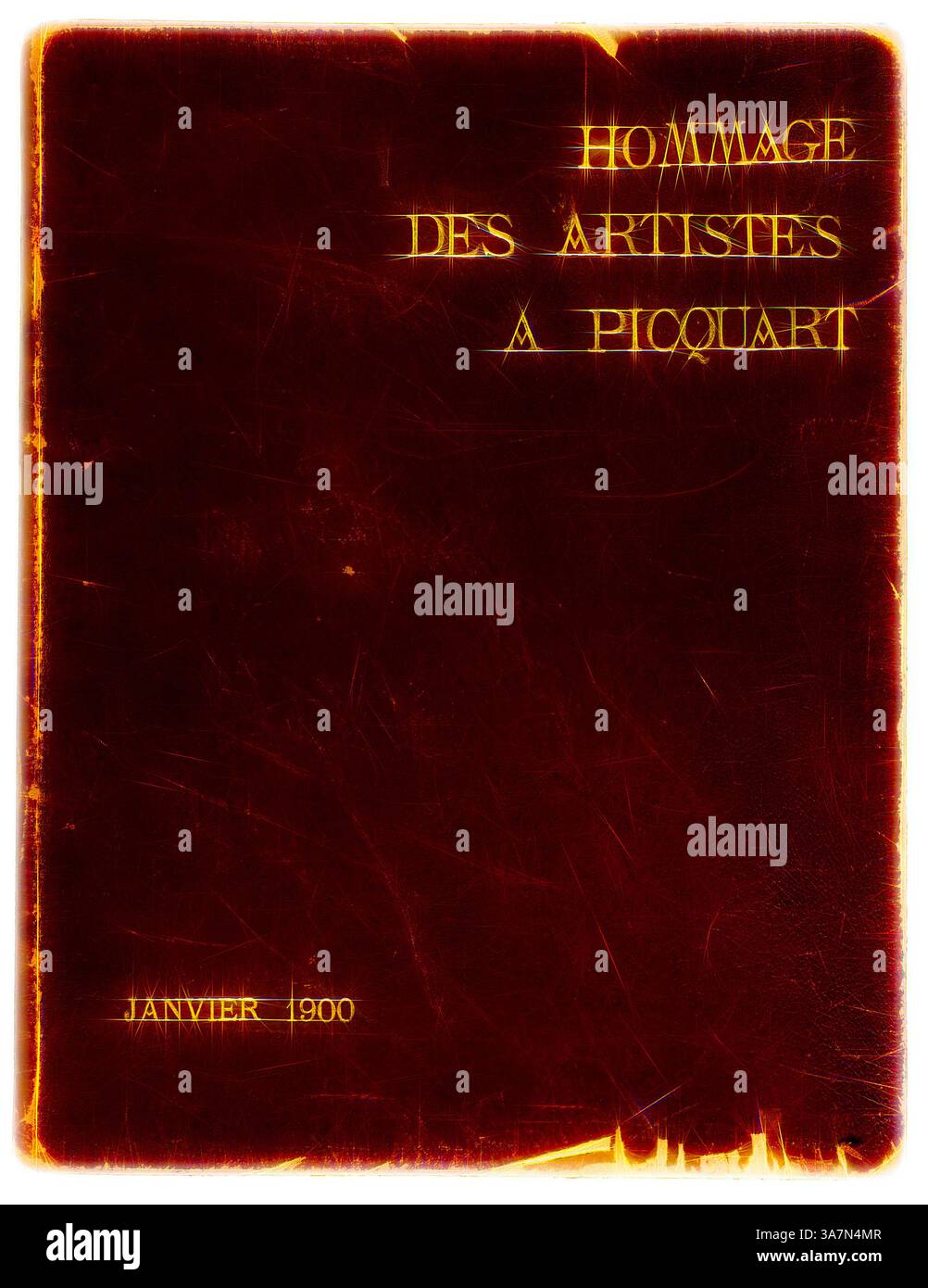 Ein reich gebundener Bucheinband mit dem Titel „Hommage des Artistes à Picquart“ vom Januar 1900, der Eleganz durch sein strukturiertes Design und die auffällige Schrift zeigt., Klassische Kunst mit modernem Touch neu interpretiert von Artotop, Hommage des artistes à Picquart, 1899, Lithografien von Pierre Emile Cornillier (Französisch, 19. Jahrhundert), Lucien Perroudon (Französisch, 19. Jahrhundert), Louis Anquetin (Französisch, Französisch, 1861–1932), Adolphe Ernest Gumery (Französisch, 1861–1943), Herman René Georges Paul (Französisch, 19. Jahrhundert), Maximilien Luce (Französisch, 1858–1941), George Manzana-Pissarro (Französisch, 1871–1961), Hippolyte Petitjean (Französisch, 18 Stockfoto