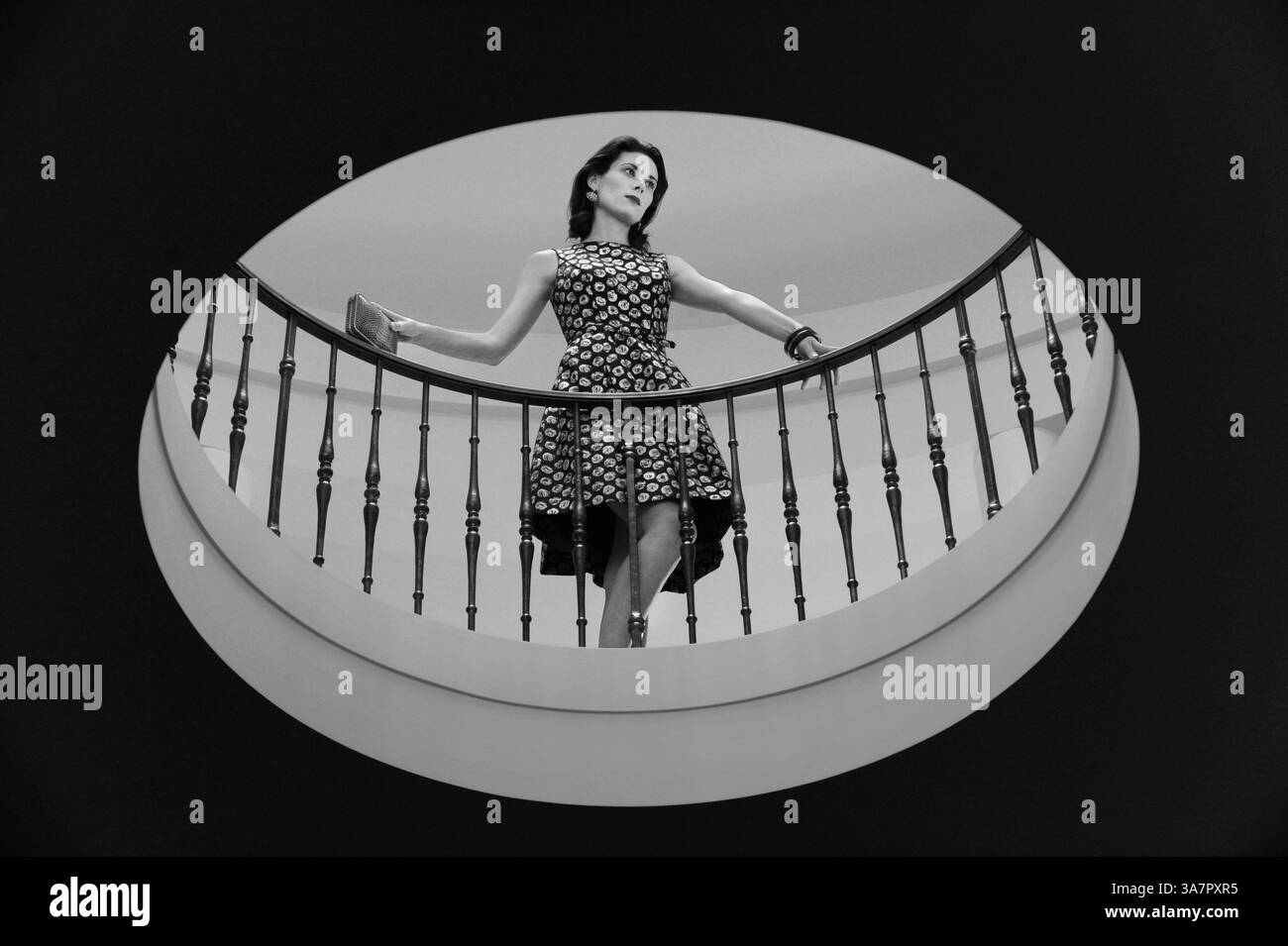 Februar 2013 - Annapolis, MD, USA - Theia Dress, Jones & Jones, $495. Kate Spade Armreifen, Handtaschen in der Stadt, $38 pro Stück. Ohrringe, Bijoux Inspired Jewels, $83. Foley + Corinna Clutch, foleyandcorinna.com, $150. (Bild: © Lloyd Fox/MCT/ZUMAPRESS.com) Stockfoto