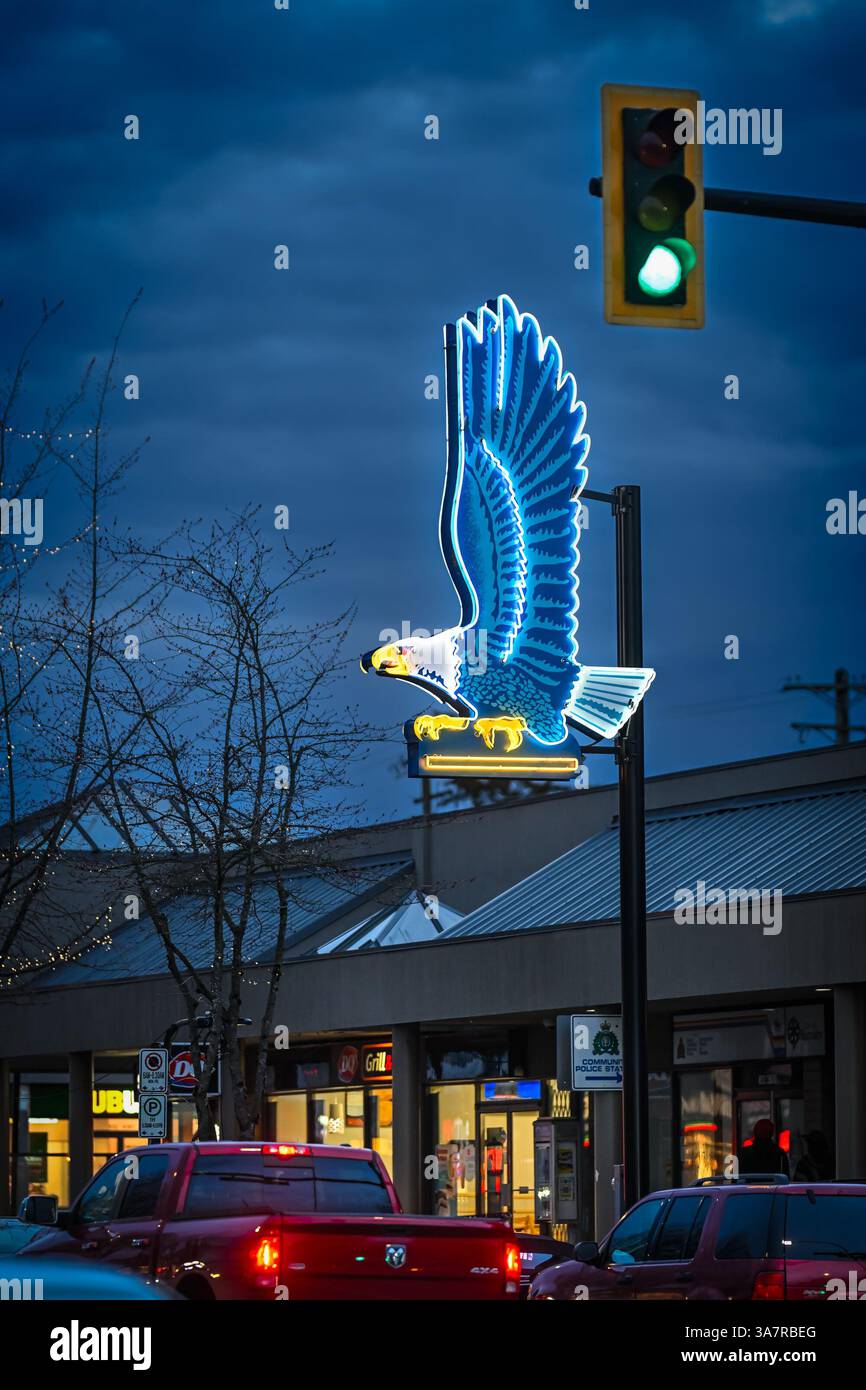 Heritage Neon Eagle Schild, Hastings Street, Burnaby, British Columbia, Kanada Stockfoto