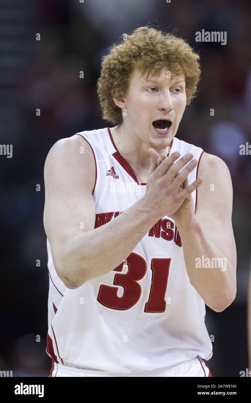 26. Januar 2013: Madison, Wisconsin, USA S - Wisconsin Badgers Stürmer MIKE BRUESEWITZ, der hier während eines NCAA-Basketballspiels gegen die Minnesota Golden Gophers im Kohl Center zu sehen ist. (Kreditbild: © TriplePlayNewMedia/ZUMAPRESS.com) Stockfoto