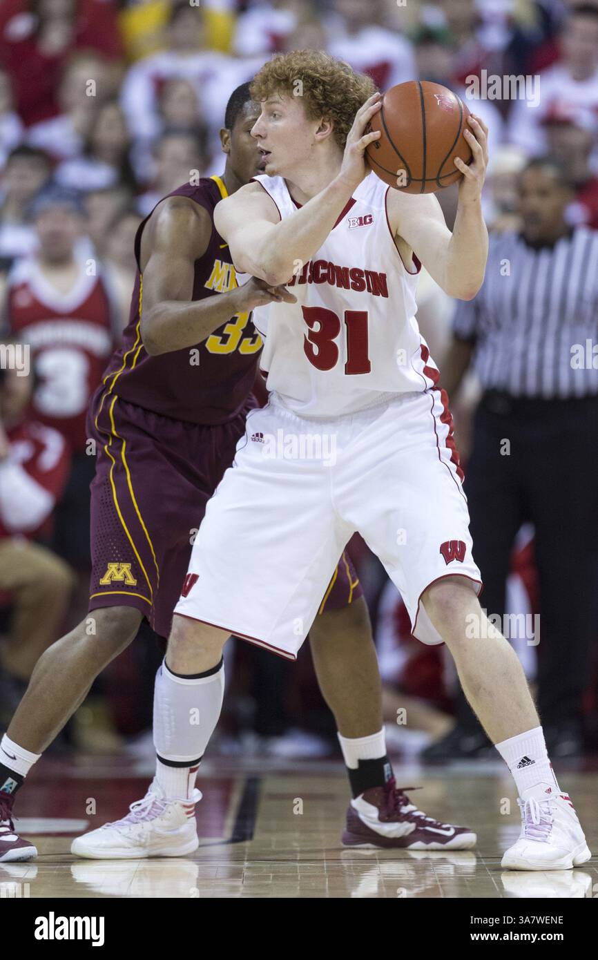 26. Januar 2013: Madison, Wisconsin, USA S - Wisconsin Badgers Stürmer MIKE BRUESEWITZ, der hier während eines NCAA-Basketballspiels gegen die Minnesota Golden Gophers im Kohl Center zu sehen ist. (Kreditbild: © TriplePlayNewMedia/ZUMAPRESS.com) Stockfoto