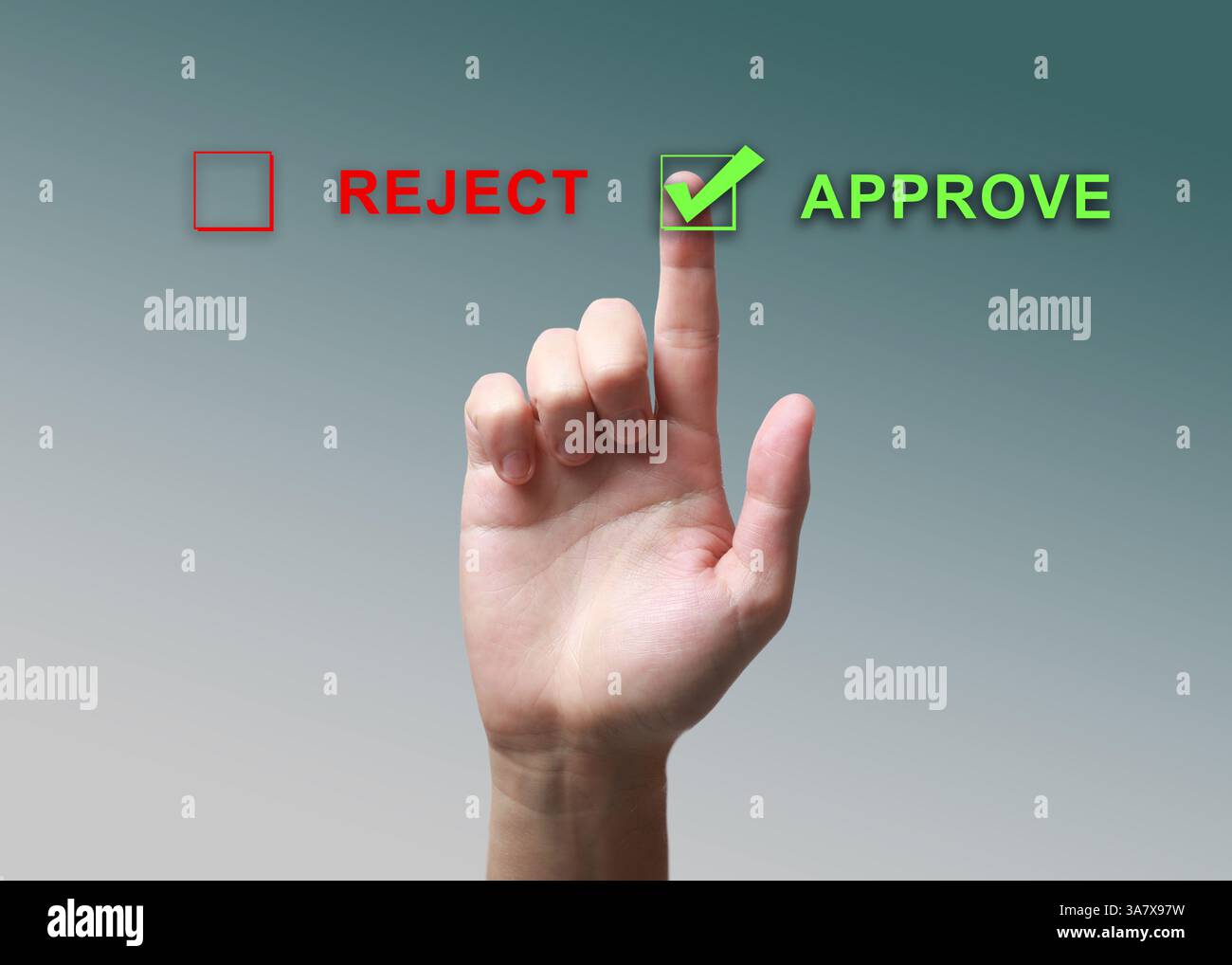 Mann, der auf dem virtuellen Bildschirm vor Hintergrund des Farbverlaufs Approve (Genehmigen) auswählt, Nahaufnahme Stockfoto