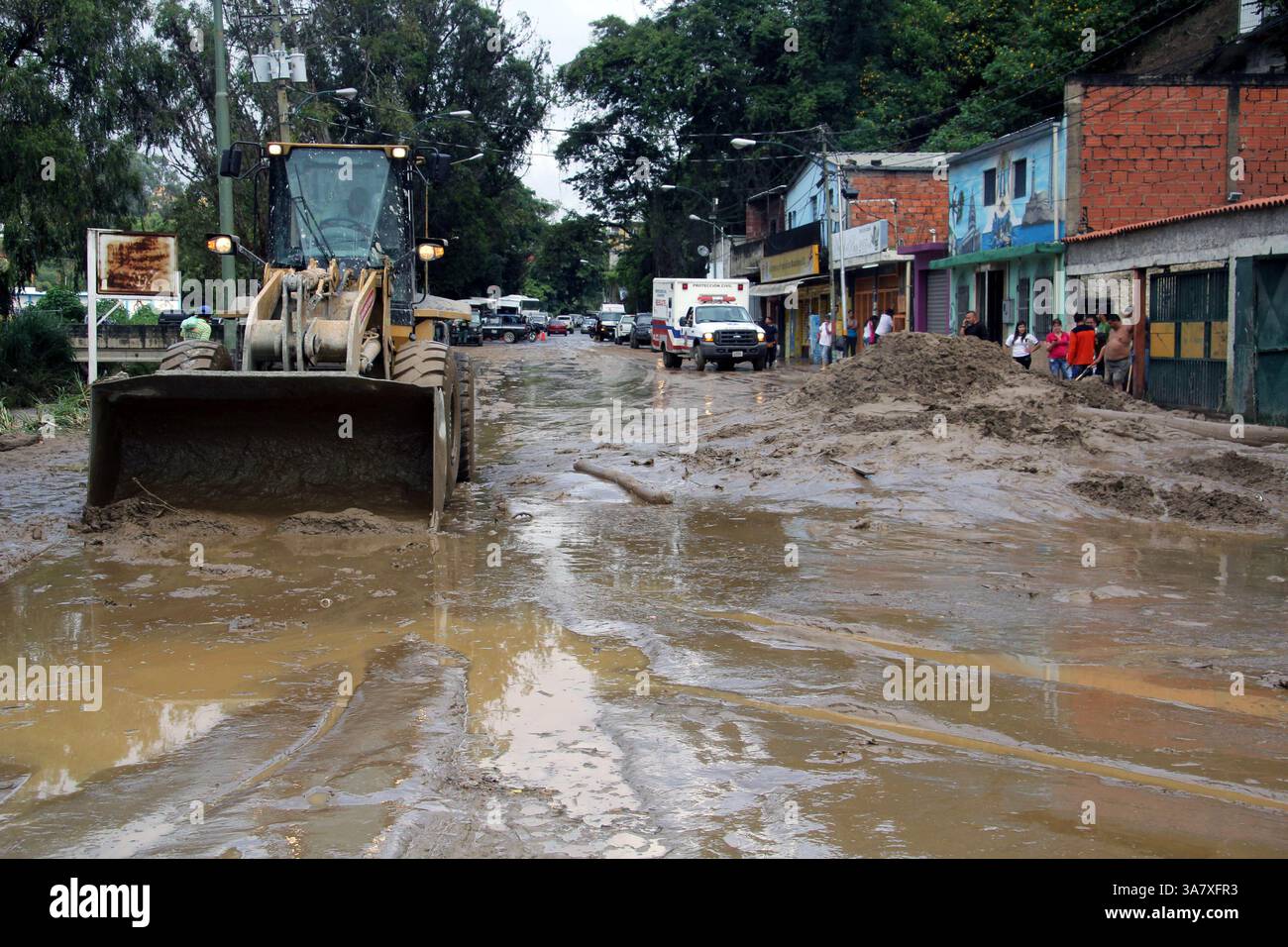 21. Oktober 2012: Caracas, HAUPTSTADT VON DISTRITO, Venezuela – EN horas de la maÌ±ana el rÌ-o San Pedro de Los Teques colapsÌ3 e inundÌ3 gran parte del sector mirandino. 21.10.2012 (SAMUEL HURTADO/EL NACIONAL)....Prohibido el uso o reproducciÌ3n de esta imagen en Venezuela. (Abbildung: © El Nacional/GDA/ZUMAPRESS.com) Stockfoto