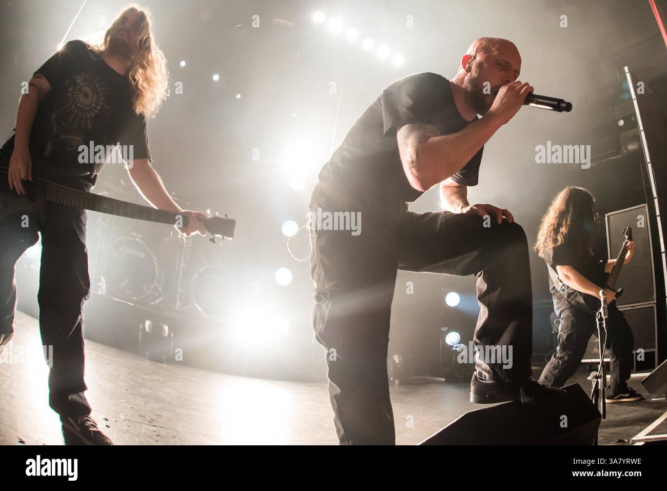 19. Februar 2013 - Toronto, Ontario, Kanada - 19. Februar 2013 - Toronto, die schwedische Metal-Band Meshuggah, trat am Dienstag Abend in der Sound Academy auf. Im Bild: Leadsänger JENS KIDMAN, Leadgitarrist – FREDRIK THORNDENDAL, Rhythm Guitar – MARTEN HAGSTROM. Foto: Darren Eagles (Foto: © Darren Eagles/ZUMAPRESS.com) Stockfoto 19. Februar 2013 - Toronto, Ontario, Kanada - 19. Februar 2013 - Toronto, die schwedische Metal-Band Meshuggah, trat am Dienstag Abend in der Sound Academy auf. Im Bild: Leadsänger JENS KIDMAN, Leadgitarrist – FREDRIK THORNDENDAL, Rhythm Guitar – MARTEN HAGSTROM. Foto: Darren Eagles (Foto: © Darren Eagles/ZUMAPRESS.com) Stockfoto