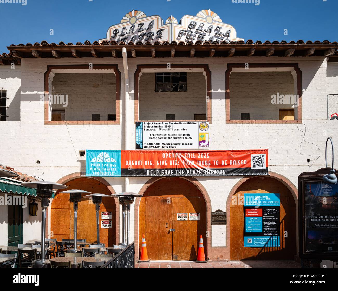 Das Plaza Theatre in der Innenstadt, das im Herbst 2025 wieder eröffnet wurde, wird derzeit restauriert, um das Gebäude wieder in seinen früheren Glanz zu versetzen. Stockfoto
