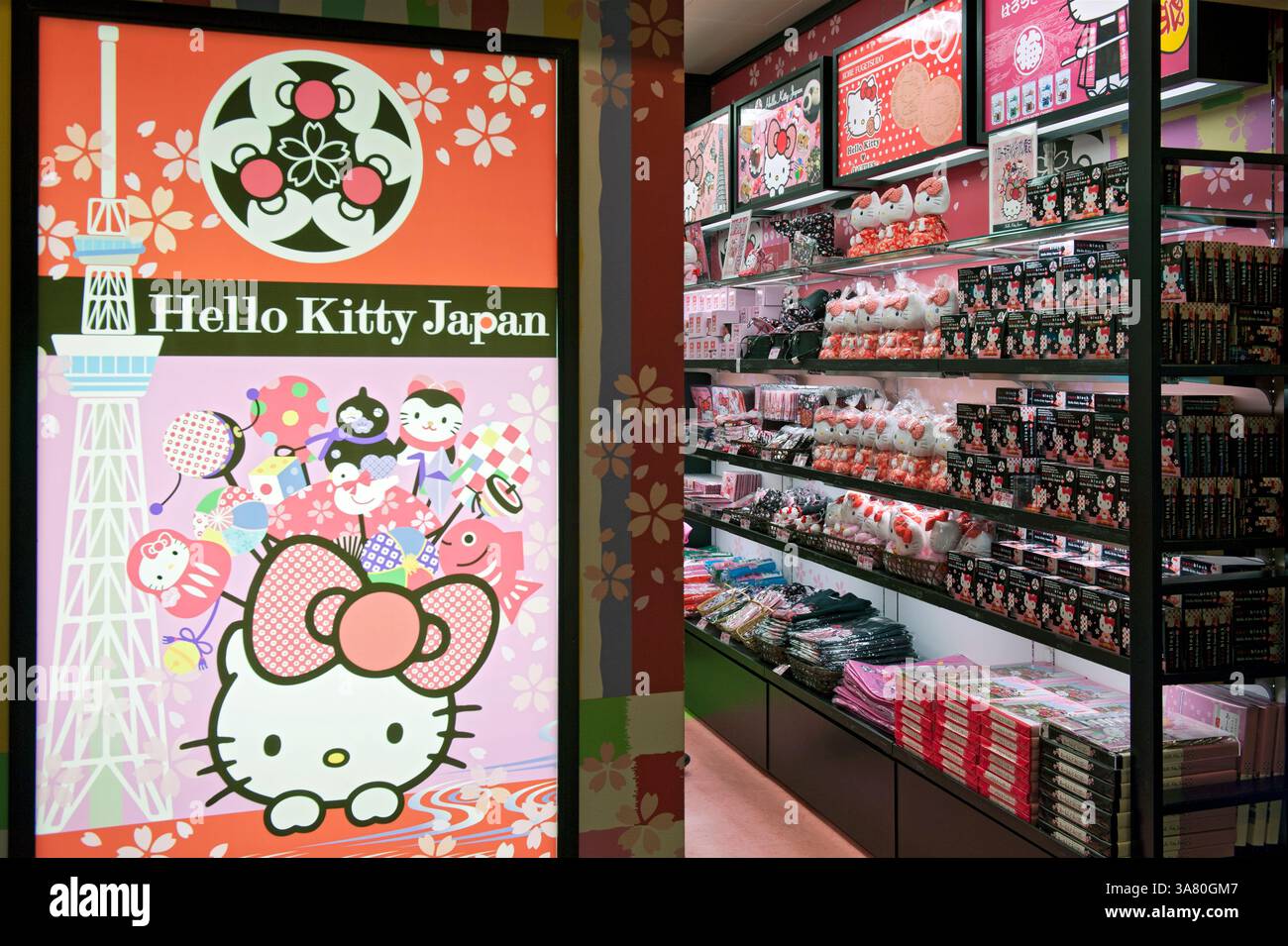 Die Animationsfigur Hello Kitty von Sanrio ist eine Ikone der japanischen Kawaii-Kultur und verfügt über eigene Einzelhandelsgeschäfte in ganz Japan. Stockfoto