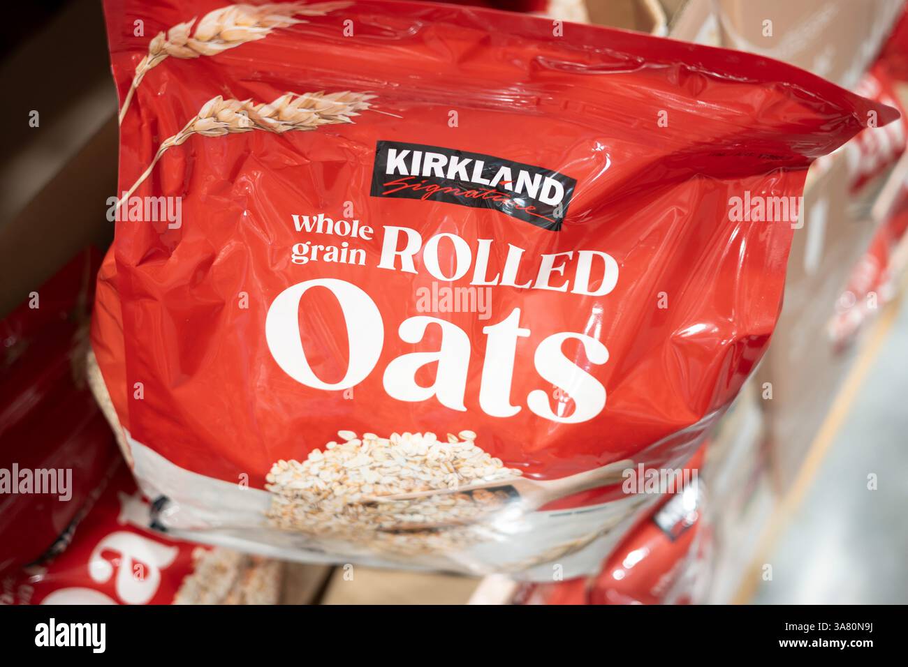 Kirkland Vollkornhaferflocken in Costco Stockfoto