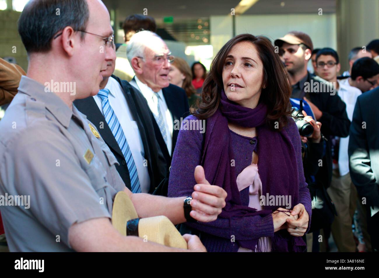 4. Mai 2013: Philadelphia, Pennsylvania, USA: Die Nichte von Fidel Castro und die Tochter von Raul Castro, dem derzeitigen Präsidenten Kubas. MARIELA CASTRO kam nach Philadelphia, um die Freiheitsglocke aus New York City zu besuchen, wo sie bei der UNO auftrat „seit vielen Jahren kämpfen wir für alle Bürgerrechte für die ganze Welt“, sagte sie. Castro ist bekannt, dass sie eine Schlüsselrolle bei der Erweichung der lange gehaltenen harten Linie ihres Onkels in Kuba gespielt hat, wo in den 60er Jahren viele schwule Männer und Frauen auf Gefängnisfarmen geschickt wurden. (Bild: © Omar Alkalouti/ZUMAPRESS.com) Stockfoto