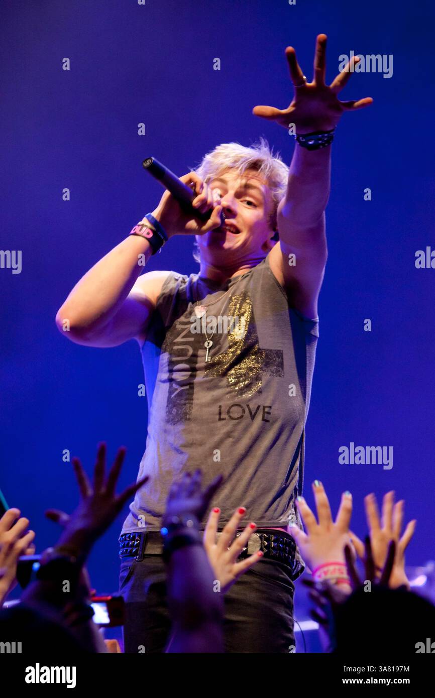 Ross lynch of r5 -Fotos und -Bildmaterial in hoher Auflösung – Alamy