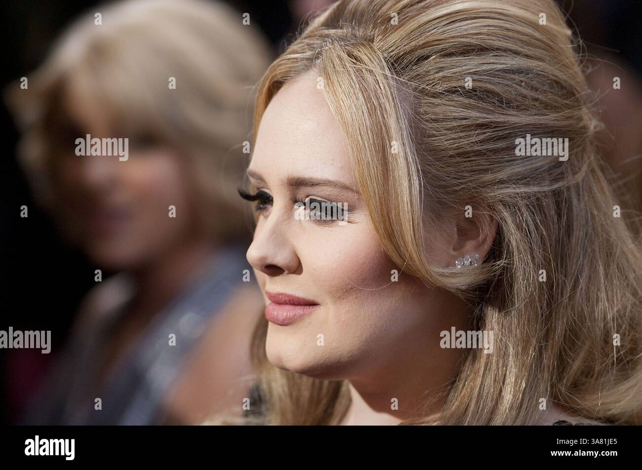 24. Februar 2013 - Hollywood, Kalifornien, USA - Sänger ADELE ADKINS auf dem roten Teppich der 85. Academy Awards im Dolby Theater. (Bild: © Prensa Internacional/ZUMAPRESS.com) Stockfoto