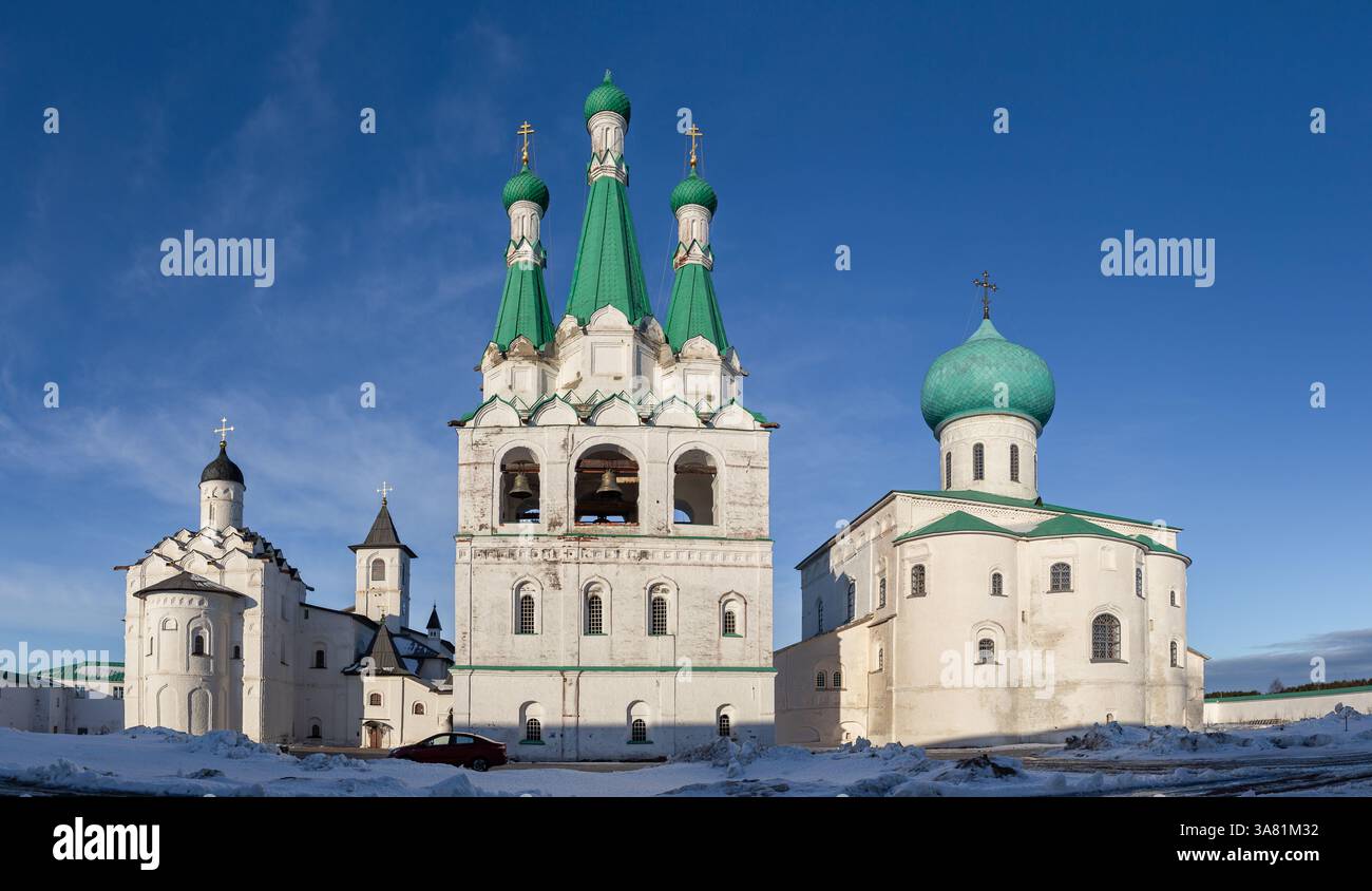 Das Alexander-Svirski-Kloster Der Heiligen Dreifaltigkeit. Panoramablick auf die Tempel des Dreifaltigkeitsklosters. Region Leningrad, Russland Stockfoto