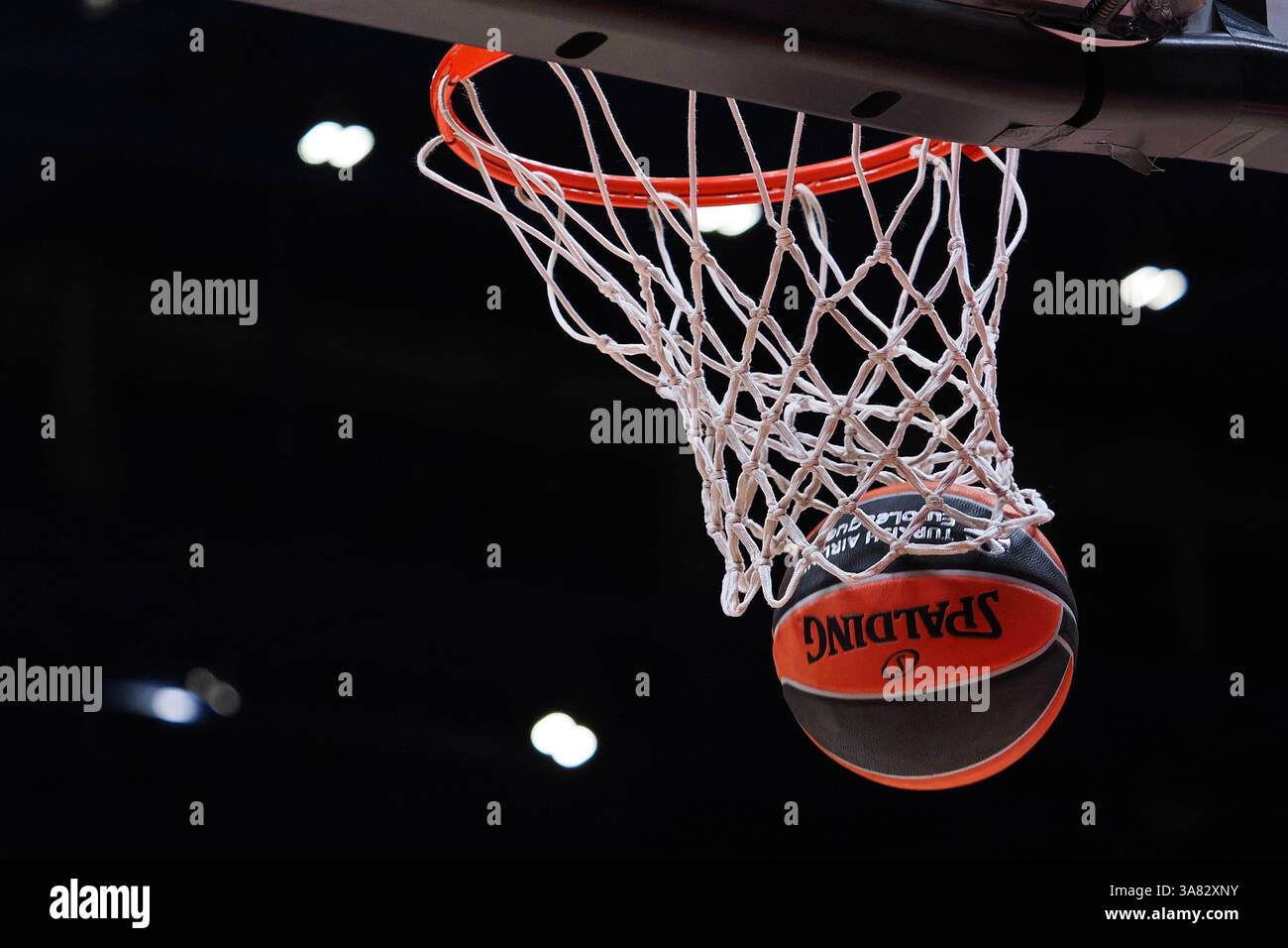 Mailand, Italien. März 2025. Euroleague Basketball während der EA7 Emporio Armani Milano vs FC Barcelona, Basketball Euroleague Spiel in Mailand, Italien, 27. März 2025 Credit: Independent Photo Agency/Alamy Live News Stockfoto
