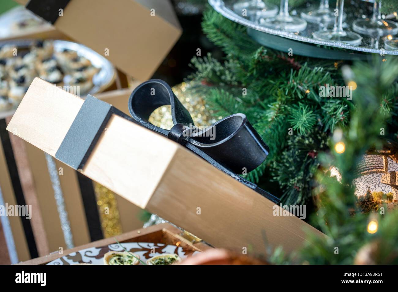 Dekorative Feiertagsfeier in einem Weihnachtsbaum Stockfoto