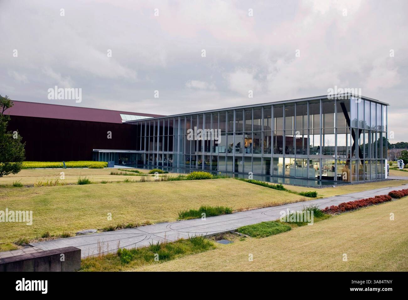 Das Foto zeigt das Äußere des Shimane Museums des antiken Izumo, das von Maki Fumihiko entworfen wurde, in der Stadt Izumo, Präfektur Shimane, Japan auf 0 Stockfoto